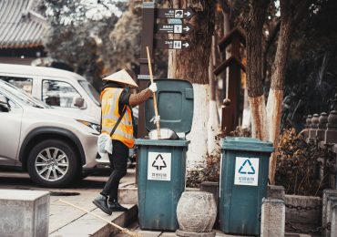 Is it legal to dumpster dive behind stores?