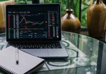 Does a lawsuit affect stock price?